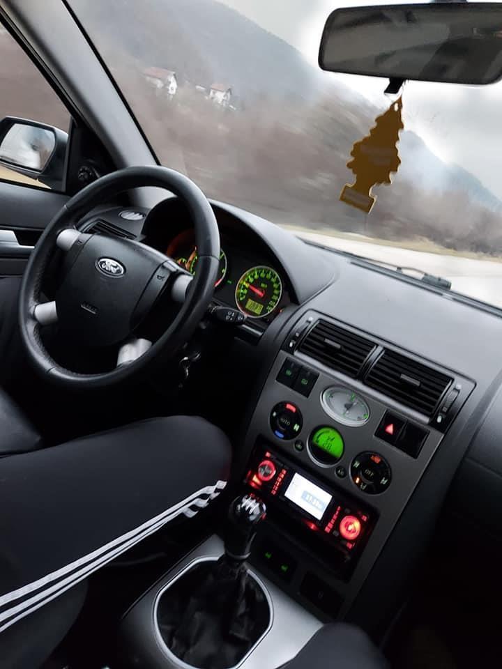 Ford-Mondeo-2004