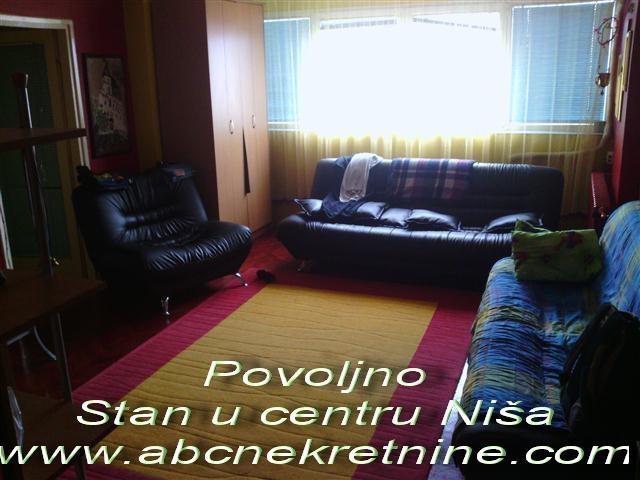 Konforan stan 68m2 u centru Niša