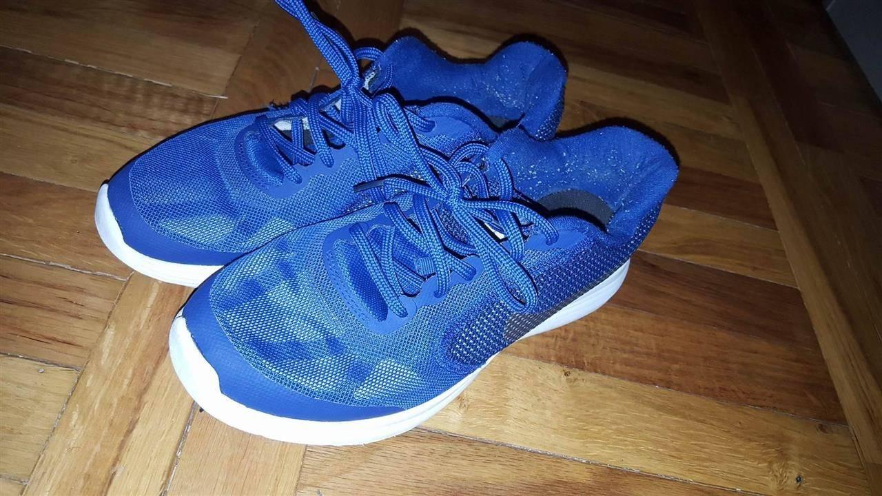Prodajem-Nike-patike--