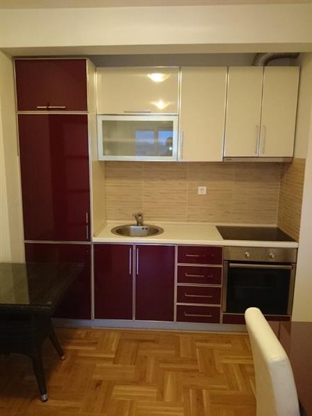JEDNOSOBAN-STAN-U-BUDVA-CENTAR