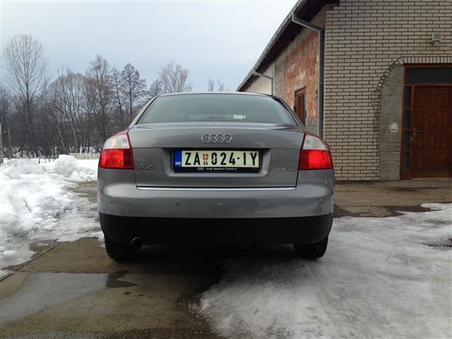Audi-A4--01-