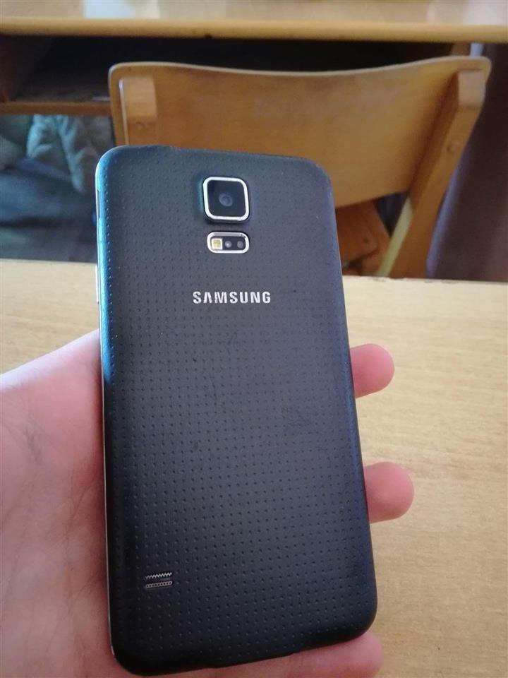 Prodaje-se-telefon
