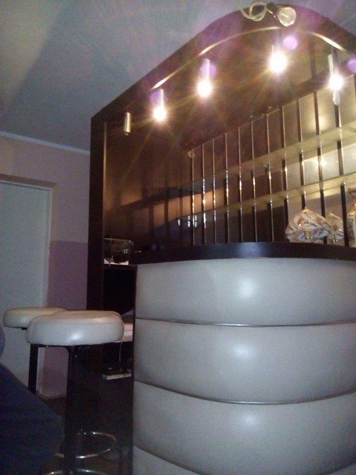 Bar-