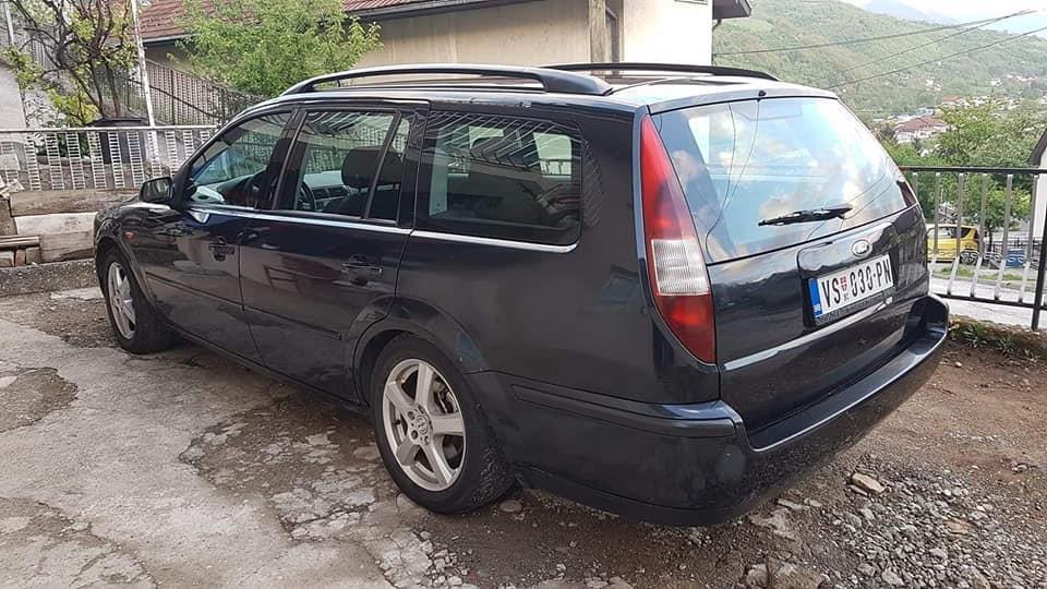 Ford-Mondeo-2004