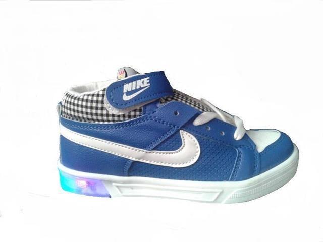 DECIJE-NIKE-SA-SVETLECIM-DJONOM