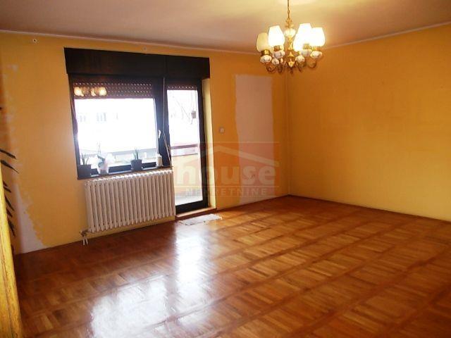 Stan 82m2 Centar