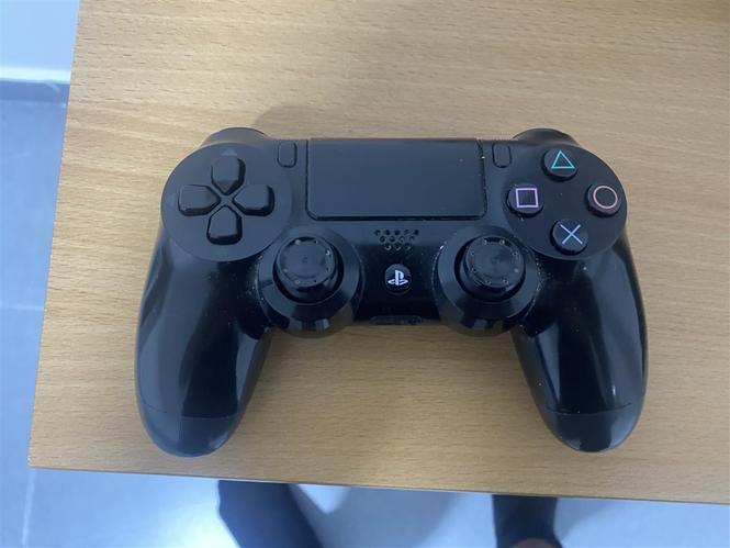Sony PlayStation 4 / 1TB