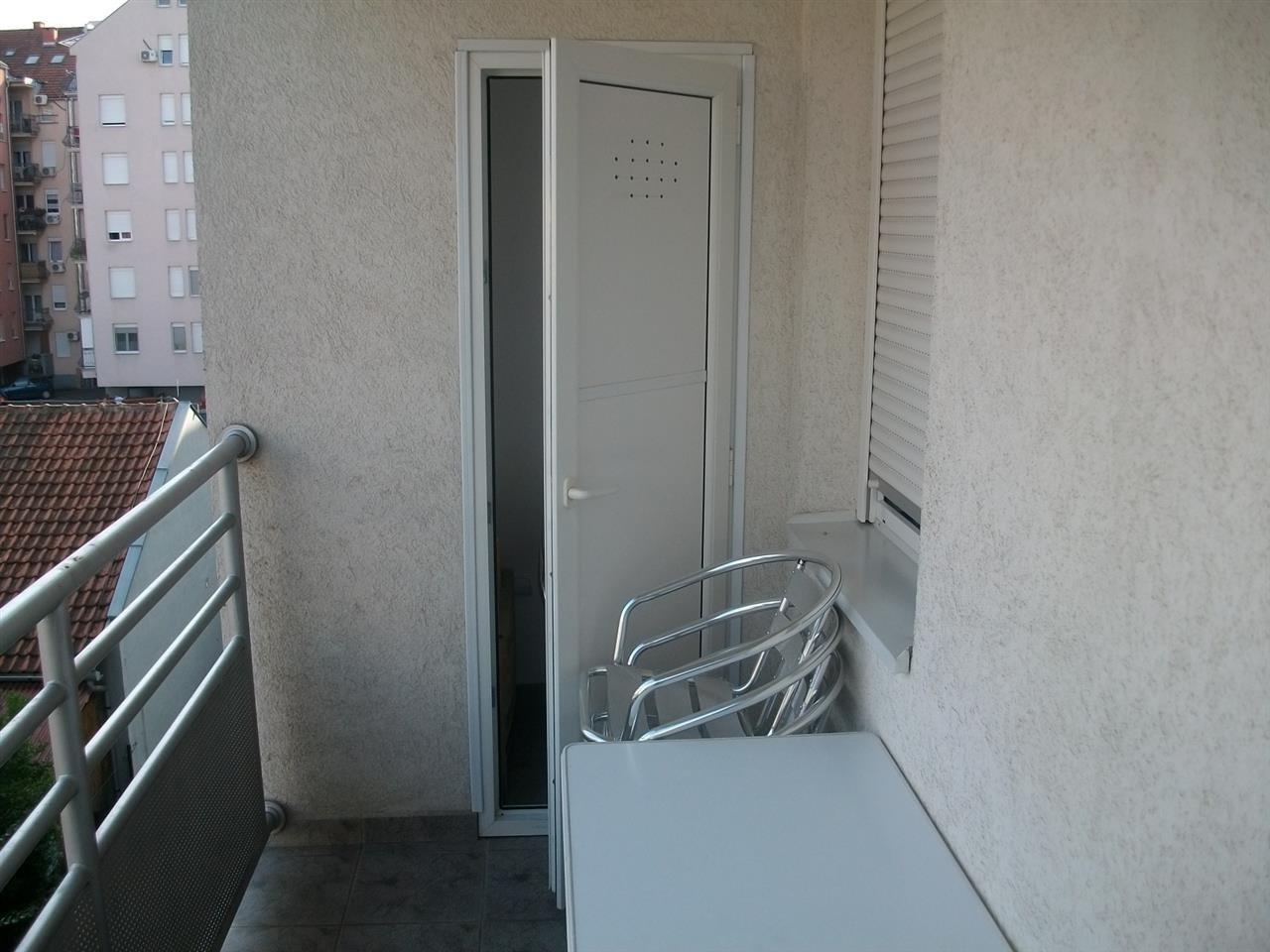 Odličan-dvosoban-50m2-2-sprat