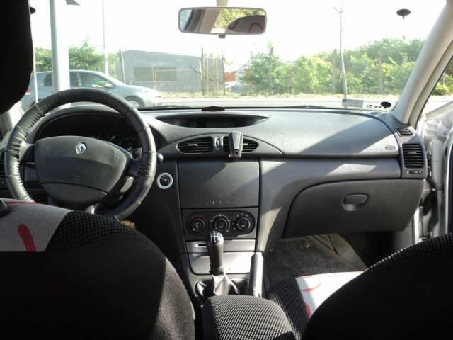 Renault-Laguna--03