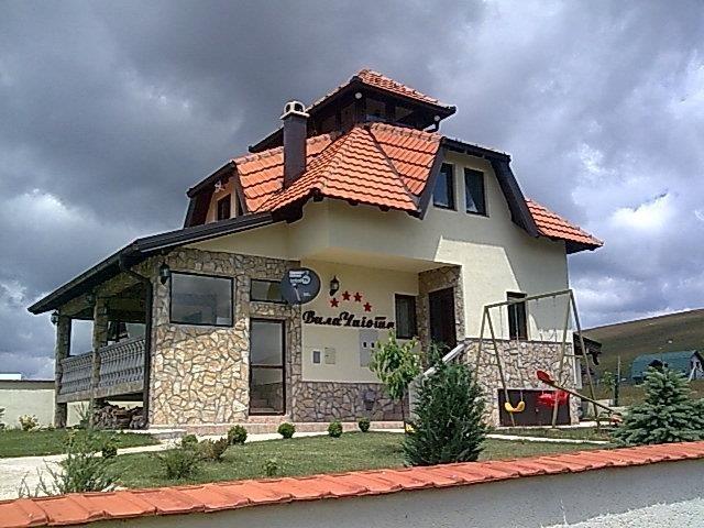 Nova-VILA