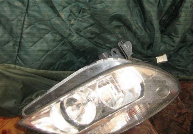 Renault-Scenic-prednji-levi-far
