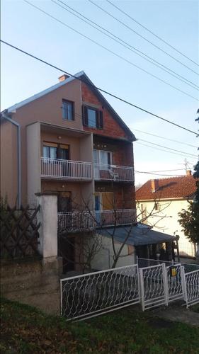 Kucu 98m2 Sremcica