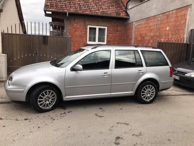 GOLF IV