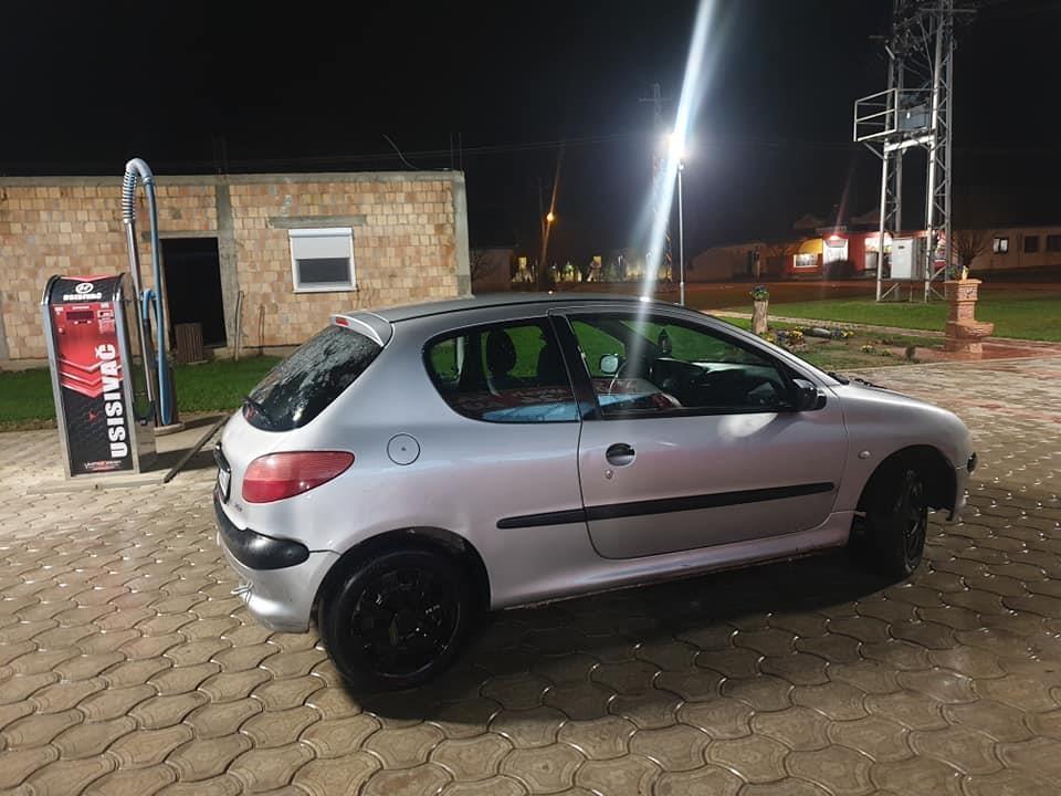 Peugoet-206