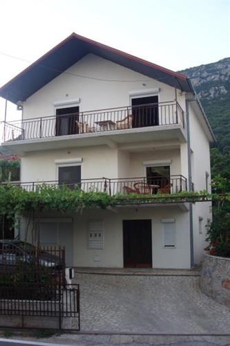 Izdajem 2 apartmana Šušanj Bar