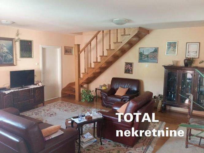 UKNJIŽEN četvoroiposoban duplex 