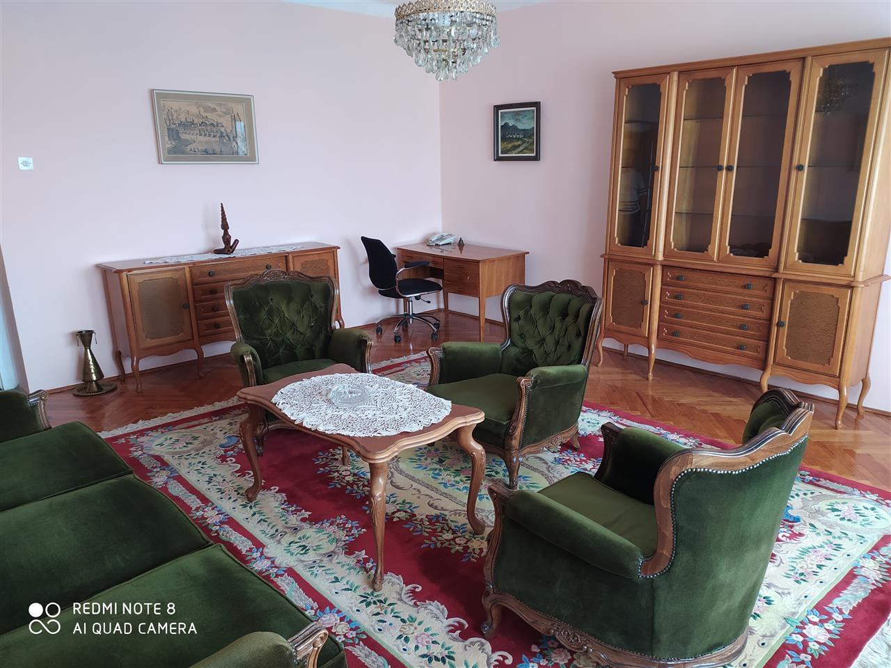 Izdajem-dvosoban-konforan-stan--vlasnik
