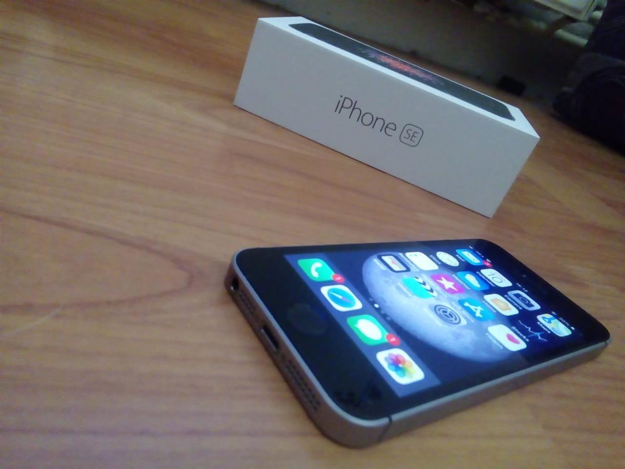 iPhone-SE--32GB