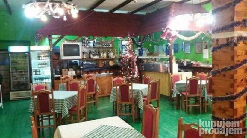 Restoran-sa-bazenom-u-Debeljaci