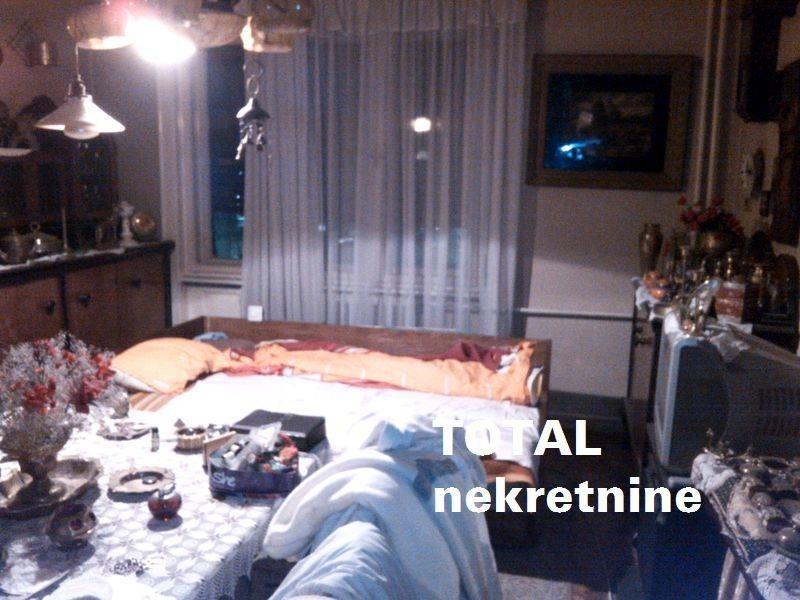 UKNJIZEN-salonski-stan-u-centru-grada