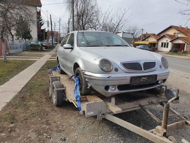 Lančia libra benz plin 1,8