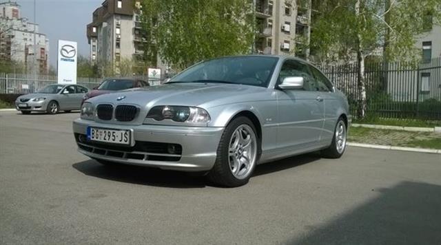 BMW-320-Ci--01-