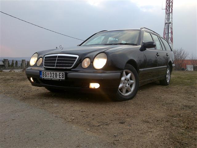 Mercedes-E-220--01