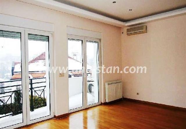 Kuca 210m2 u Savski venac - Dedinje