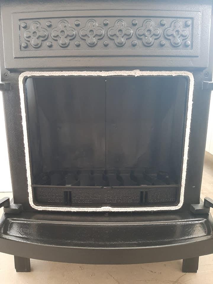 Amity-kamin-pec