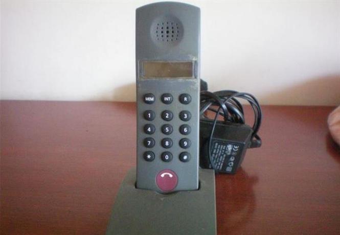 Fiksni telefon