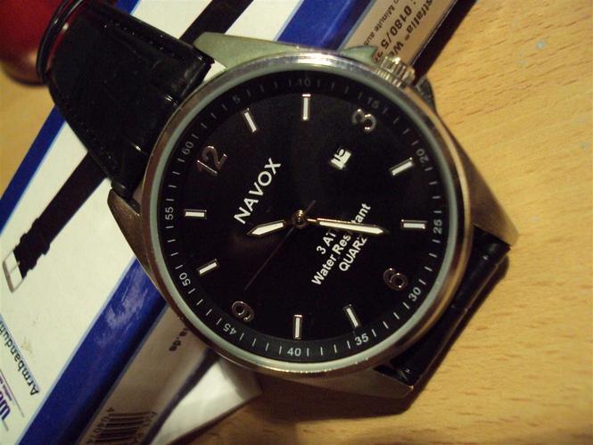 Rucni kvarcni sat navox -extra.DATUMAR
