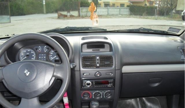 Renault--Clio-1-2-8v--02