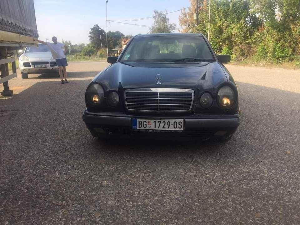 Mercedes-e220