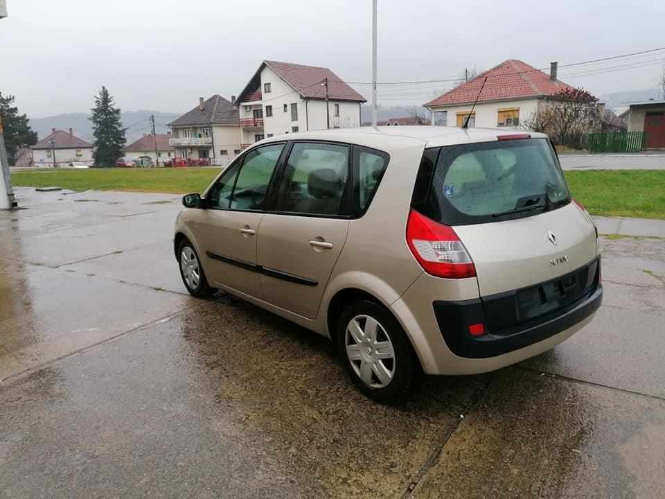 Renault-Scenic