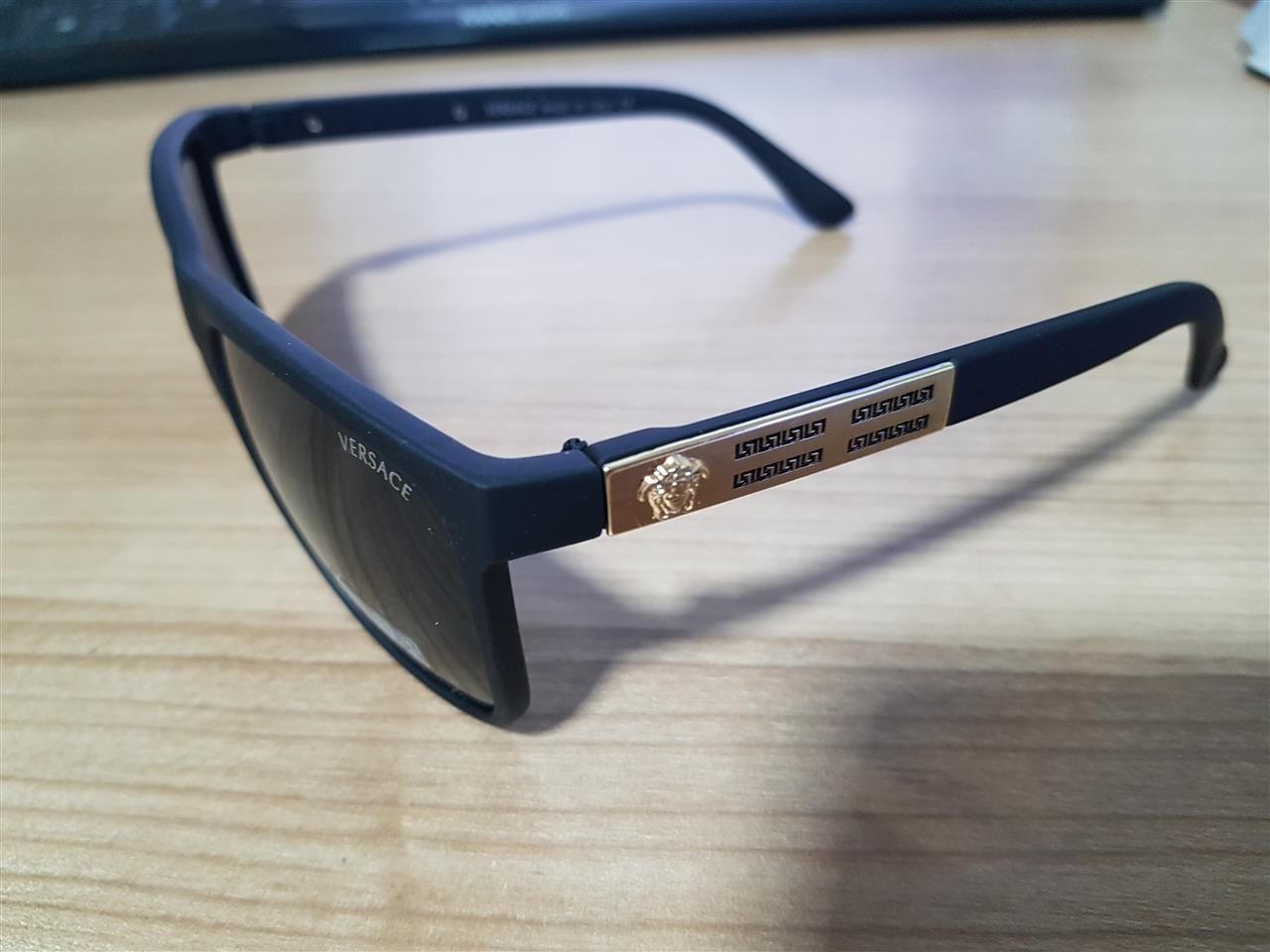 Versace-naocare