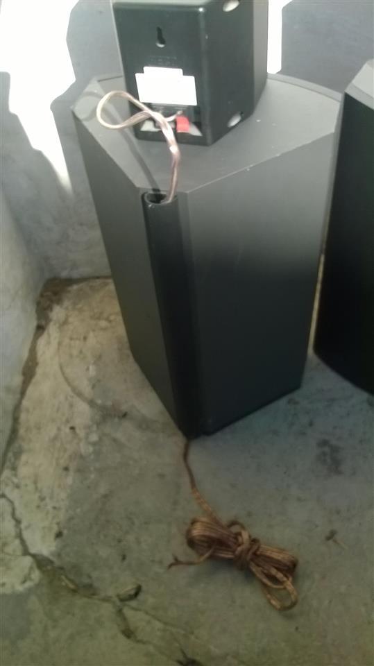 JBL-Zvucnici-200w-