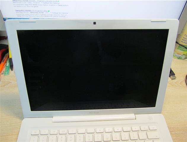 Macbook 13,3"+ Logitech mis na poklon
