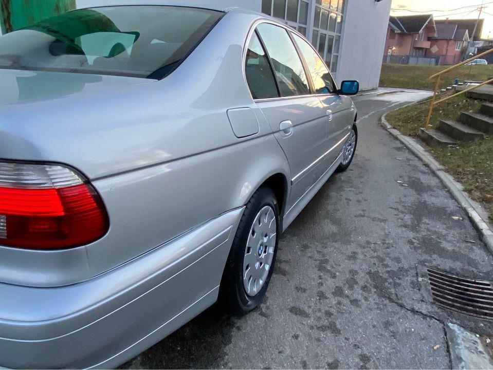 BMW-520-2002-god