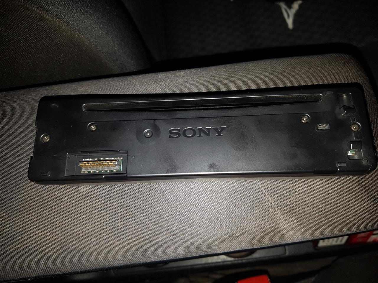 Sony-cdx-r3300-hitno