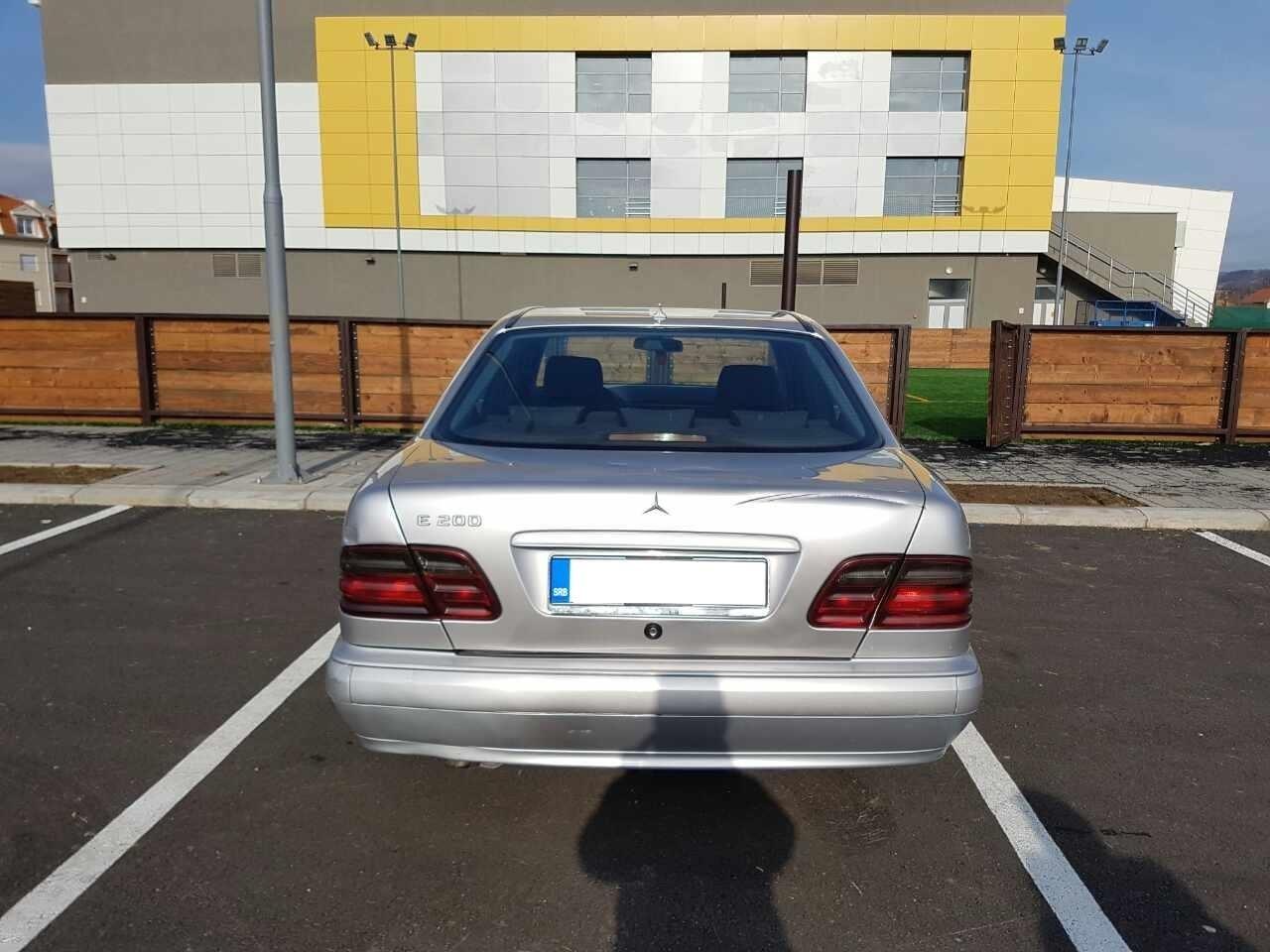 2001-Mercedes-Benz-E-200-CDI