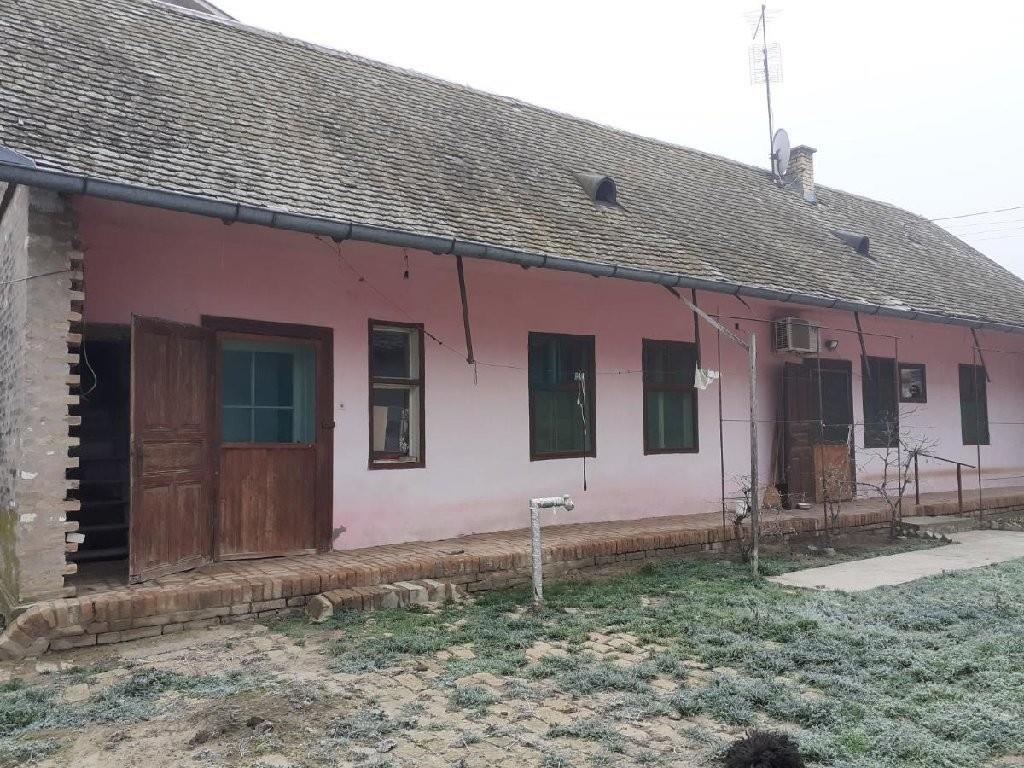 KUCA-NA-PRODAJU-APATIN