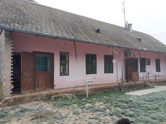 KUCA NA PRODAJU APATIN