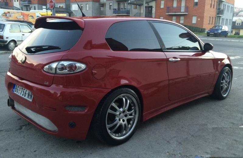 Alfa-Romeo-147--01