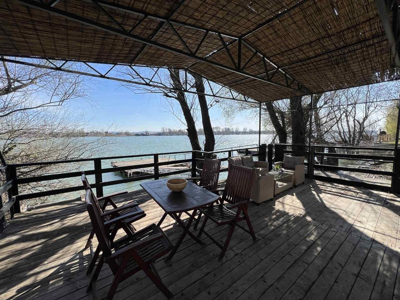 Waterfront-Lasta