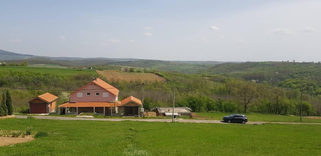 Povoljno-plac-prelep