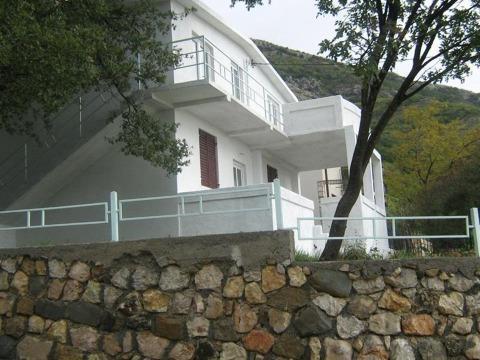 Kuca-u-Sutomore--Crna-Gora