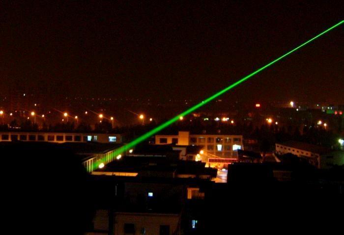 GREEN-LASER-POINTER
