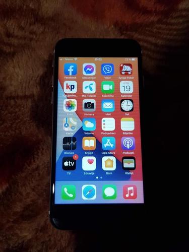 iPhone 7.     32gb