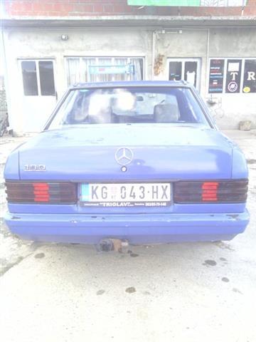 Mercedes-190-e--83