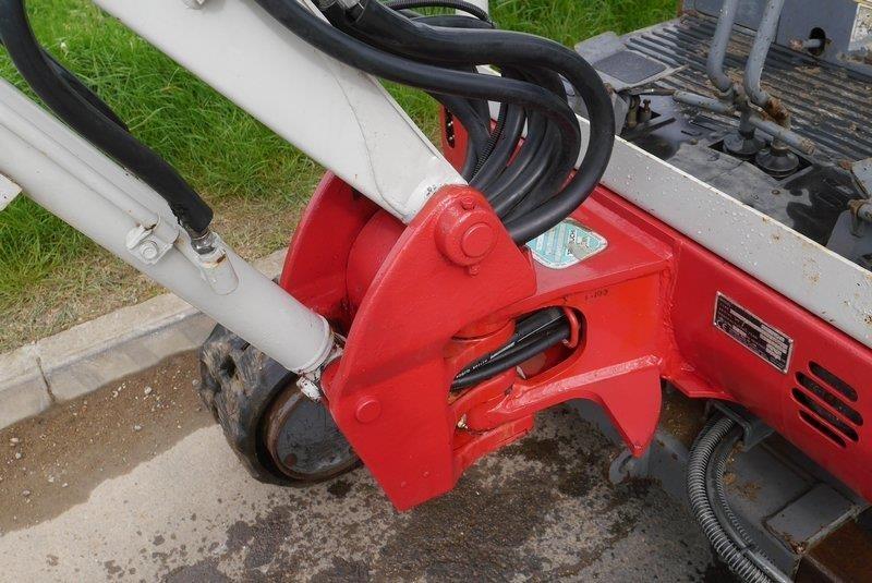 Mini-bager-Takeuchi-TB-016--2013